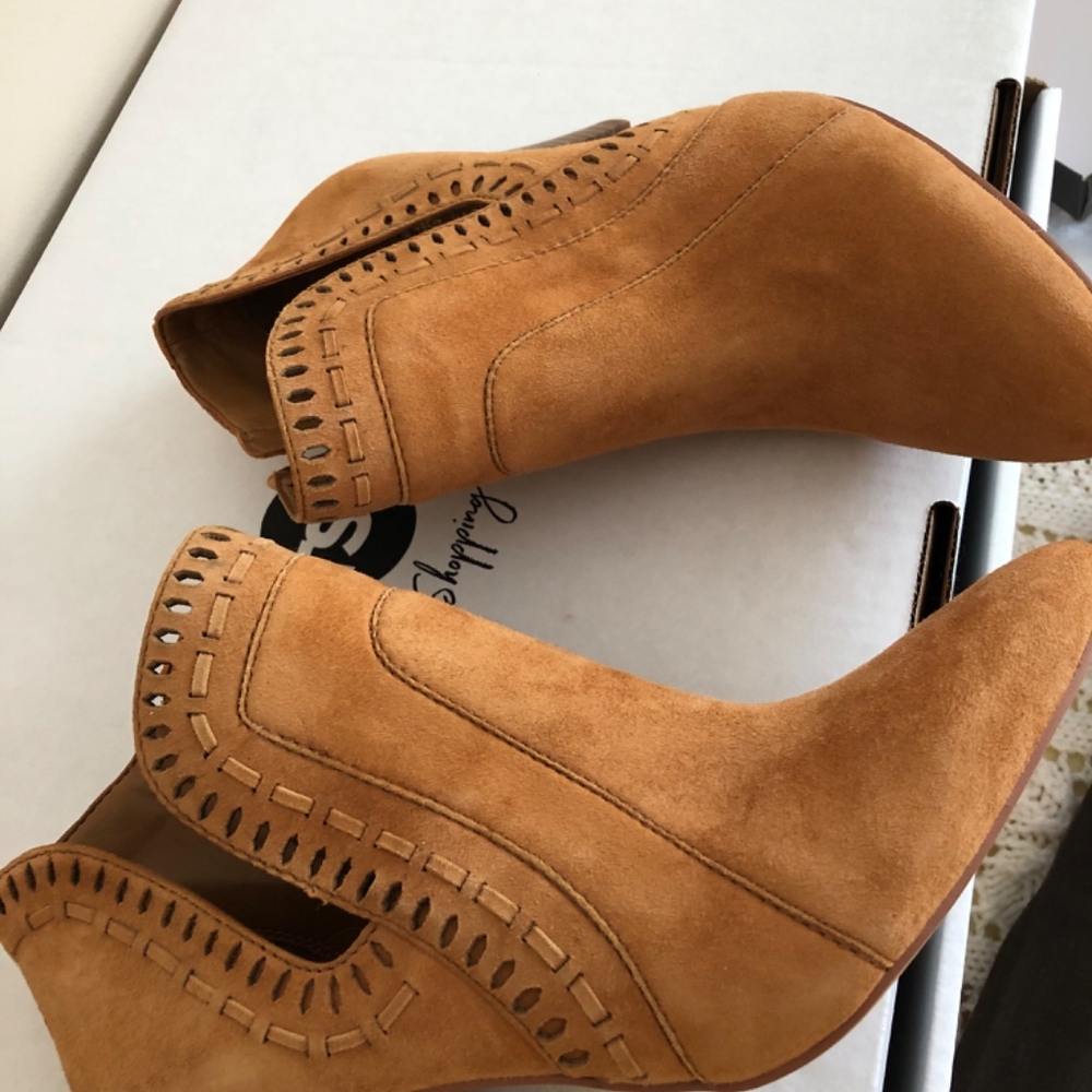 Boots - Picture 6 of 6